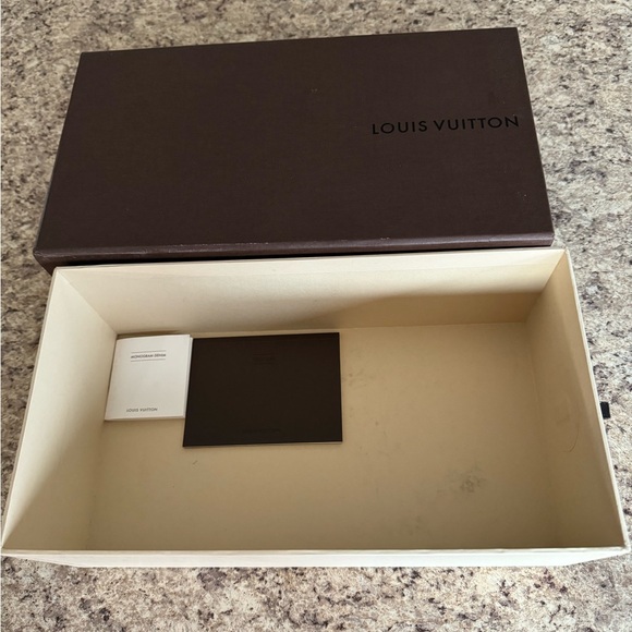 louis vuitton shoe box - Picture 2 of 2